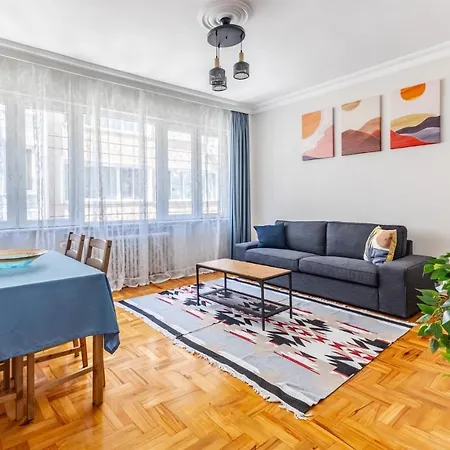Charming Retreat With Balcony 7 Min To Bomontiada *