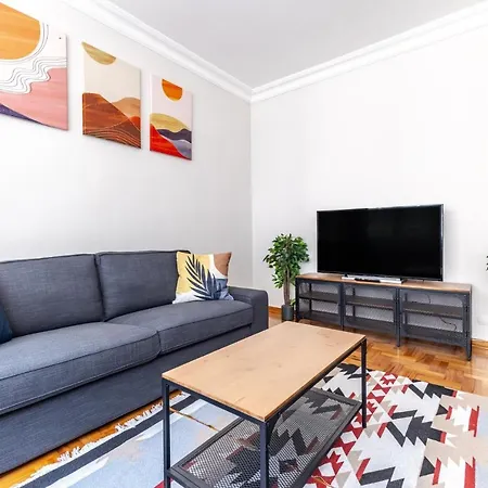 Charming Retreat With Balcony 7 Min To Bomontiada Istambul