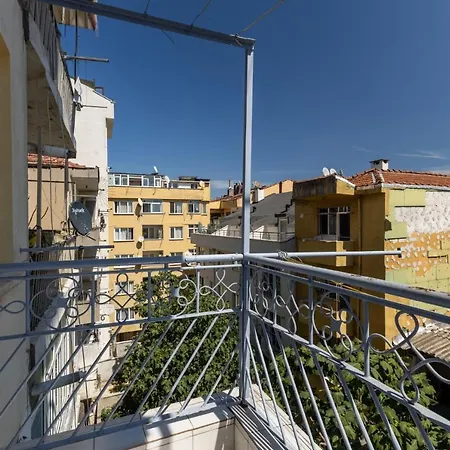 Charming Retreat With Balcony 7 Min To Bomontiada Istambul