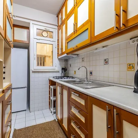 Charming Retreat With Balcony 7 Min To Bomontiada Istambul